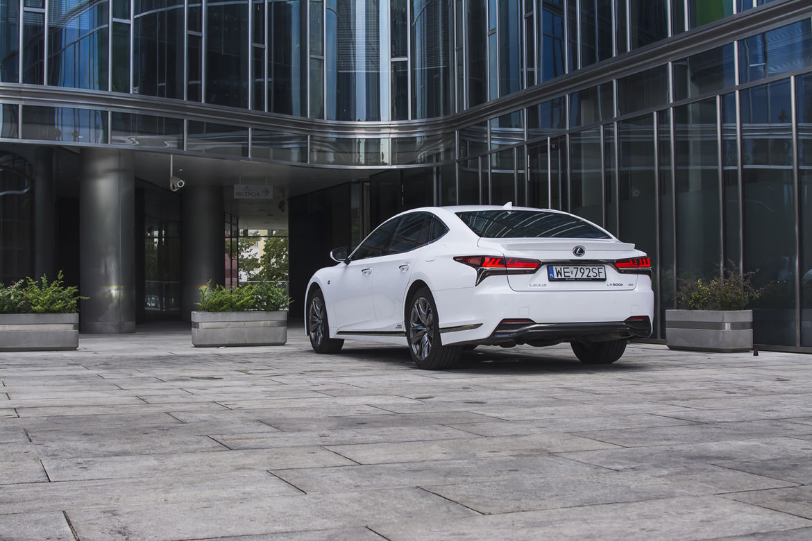 Lexus LS500h F-Sport