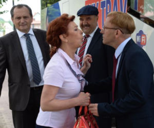 Ranczo 9 sezon. Lodzia (Magdalena Kuta), Czerepach (Artur Barciś), senator Kozioł (Cezary Żak), Wezół (Wojciech Wysocki)