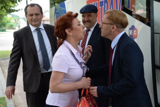 Ranczo 9 sezon. Lodzia (Magdalena Kuta), Czerepach (Artur Barciś), senator Kozioł (Cezary Żak), Wezół (Wojciech Wysocki)
