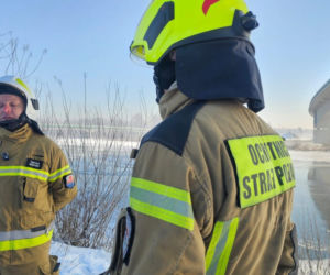 Wierzchosławice - akcja strażaków na zamarzniętym Dunajcu