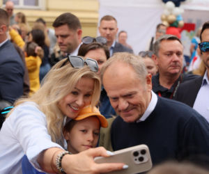 Donald Tusk zaprosił dzieci do ogrodów Kancelarii Premiera