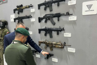 Jaka przyszłość czeka Fabrykę Broni „Łucznik”? MON odpowiada i wyjaśnia strategię zakupową