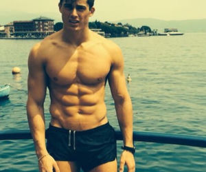 Seksowny Pietro Boselli. To ciacho uczy matematyki!