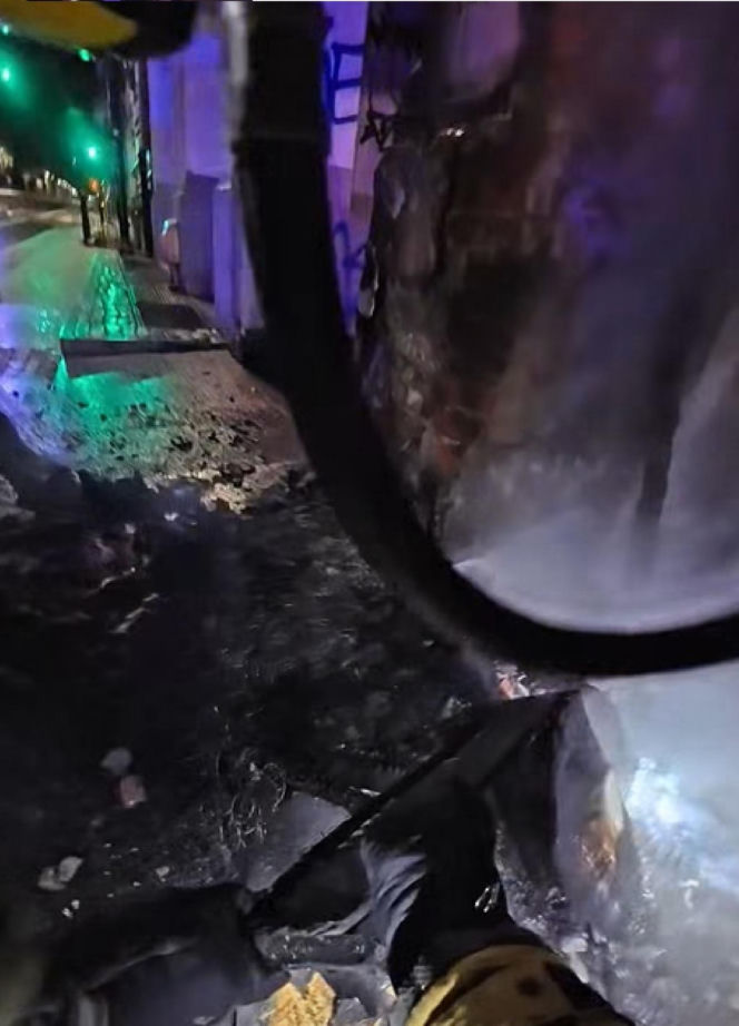 Pożar przy ul. Warszawskiej w Toruniu. Strażacy pokazali film z akcji. Wszystko widać!