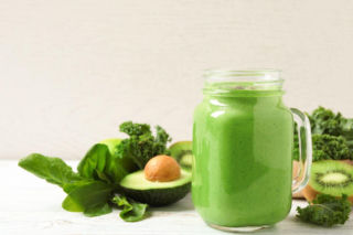 Tylko dwa składniki, a tyle korzyści. Ten koktajl to eliksir młodości dla organizmu