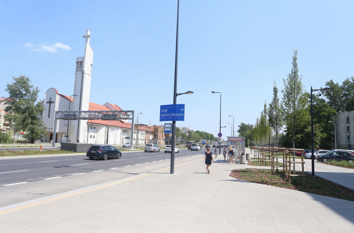 Wylali tu morze betonu”. Przy nowych stacjach metra na Bemowie zieleni jest jak na lekarstwo