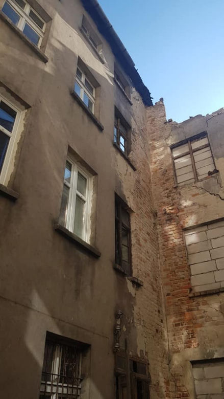 Katastrofa budowlana w centrum Torunia! Zawalił się dach kamienicy
