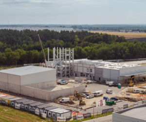 Nowa fabryka za 100 mln zł powstaje pod Opolem. Jej 63-metrowa wieża zdominuje krajobraz