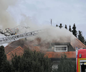Ogromny pożar w Łomiankach. Z żywiołem walczy 14 zastępów straży pożarnej
