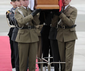 Trumna z ciałem Marii Kaczyńskiej