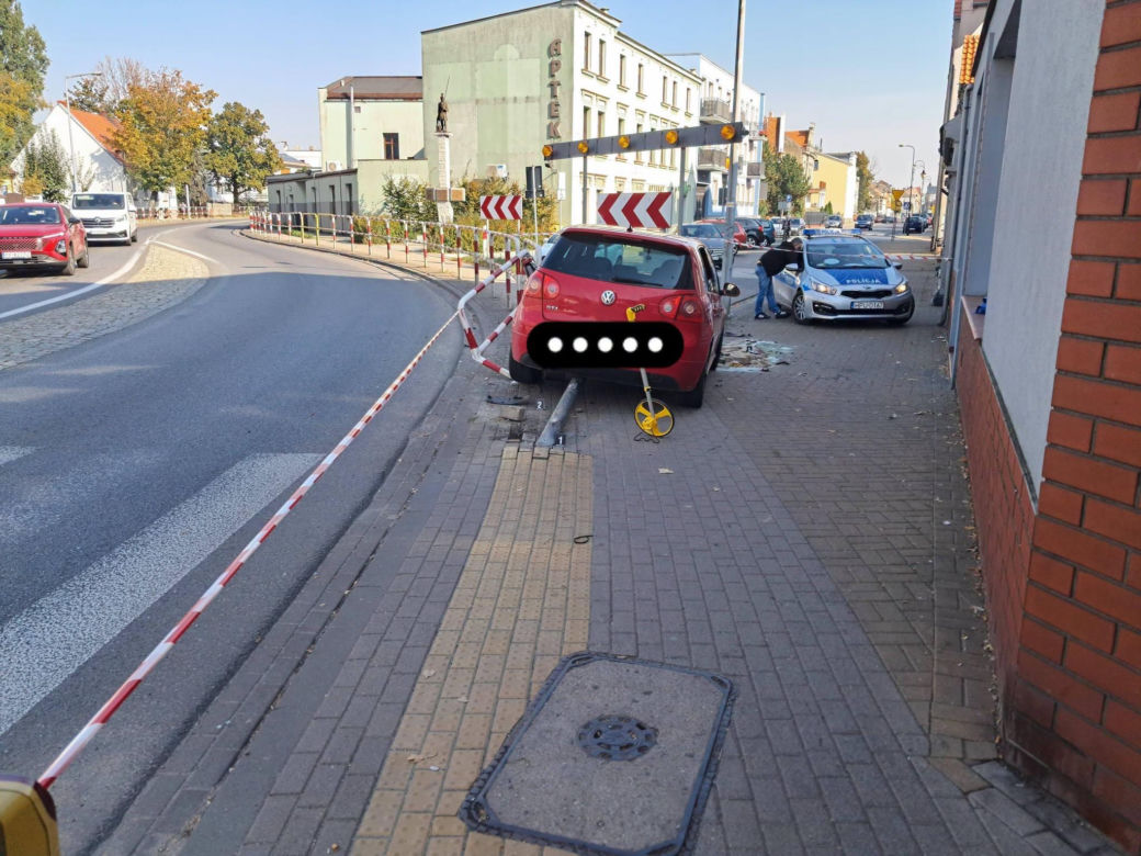 Pijany kierowca urządził sobie rajd po mieście. Potrącił mężczyznę, zatrzymał go świadek!