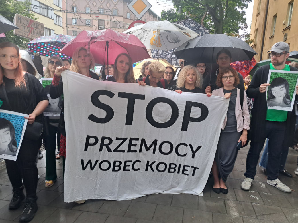 "Nigdy nie będziesz szła sama. Solidarnie z Joanna". Protest w Krakowie