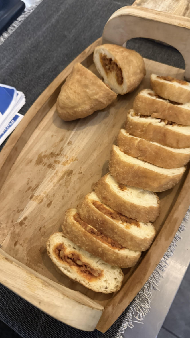 Pączek z paprykarzem kamieńskim