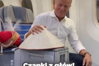 Donald Tusk śmieje się z Tuska tańczącego w turbanie!