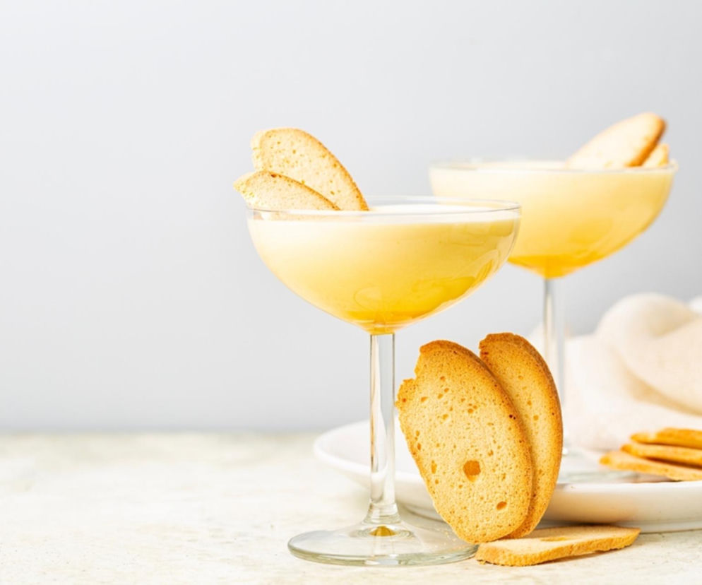 Kremowy deser, który robi wrażenie już od pierwszej łyżki. Nowoczesna wersja klasyka