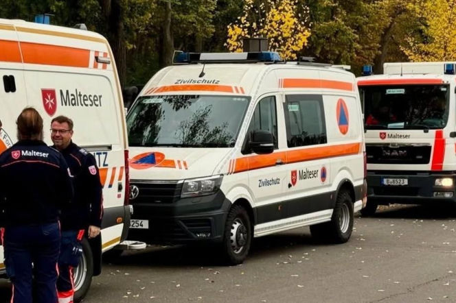 Ratownicy przy pojazdach organizacji Malteser i Zivilschutz. O nowej służbie cywilnej w Niemczech na SE Portal Obronny.