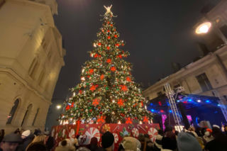 Świąteczny jarmark w Łodzi otwarty! Nowa lokalizacja i gwiazda na scenie [ZDJĘCIA]