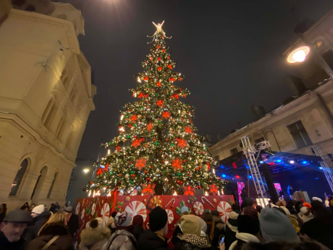 Jarmark Bożonarodzeniowy w Łodzi otwarty! Nowa lokalizacja i gwiazda na scenie
