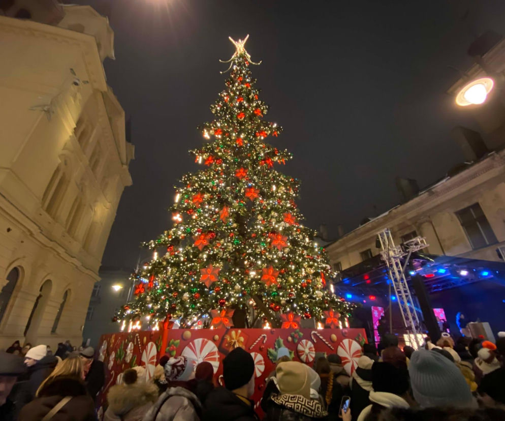Świąteczny jarmark w Łodzi otwarty! Nowa lokalizacja i gwiazda na scenie [ZDJĘCIA]
