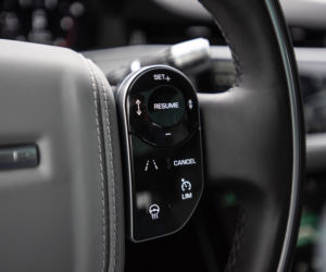 Range Rover Evoque D240 HSE vs Lexus UX 250h 