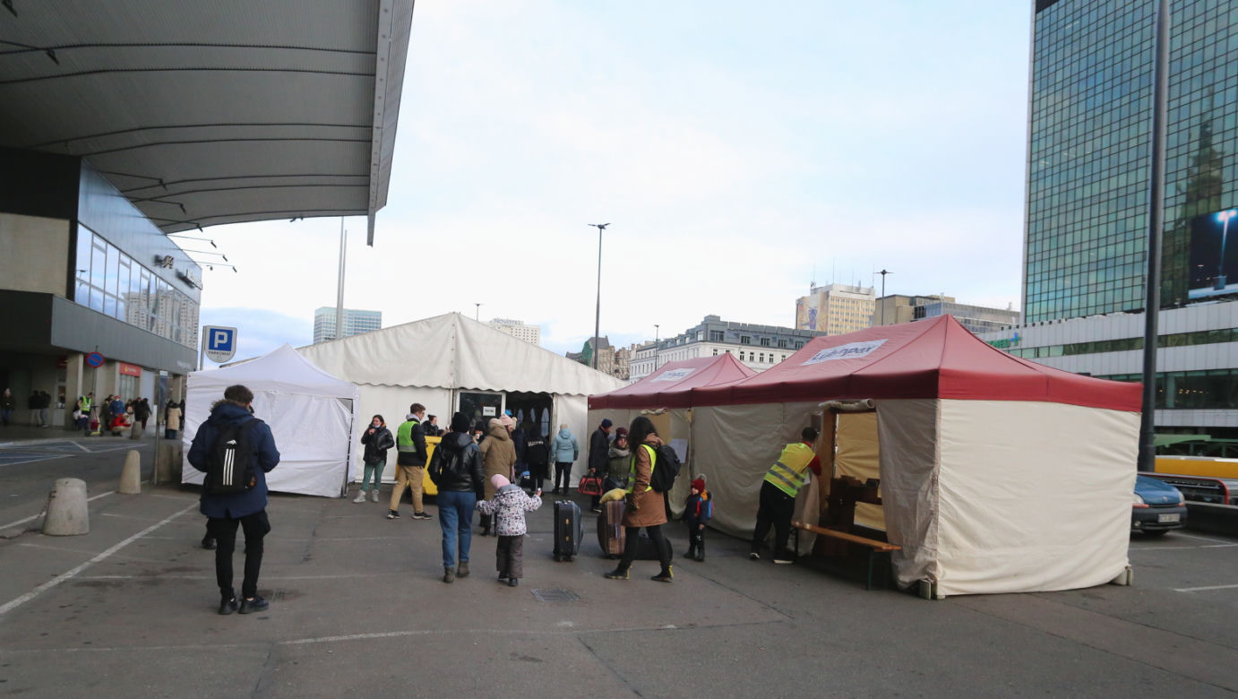 Horror na Centralnym. Bez prysznica, z dziećmi na posadzce. Dramatyczne historie uchodźców z Ukrainy