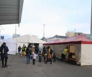 Horror na Centralnym. Bez prysznica, z dziećmi na posadzce. Dramatyczne historie uchodźców z Ukrainy
