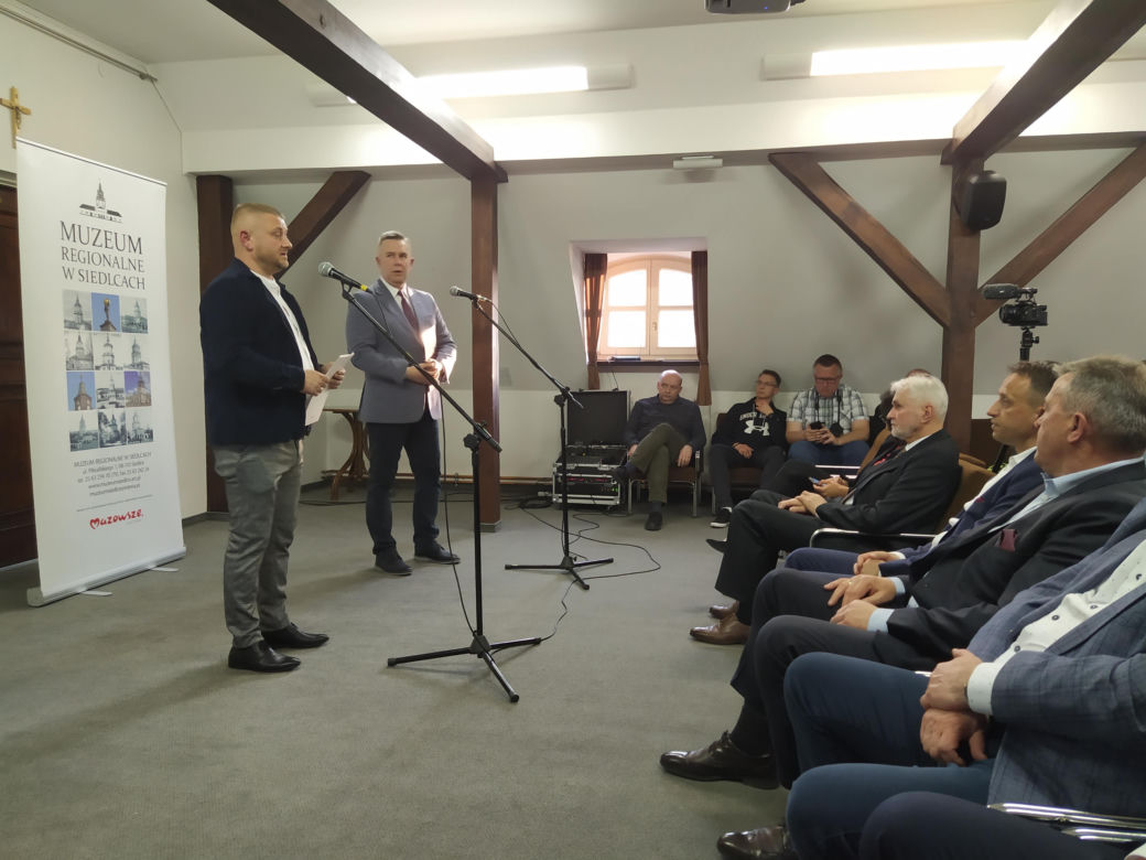 Zdjęcia z otwarcia wystawy o historii piłki nożnej w siedleckim Muzeum Regionalnym