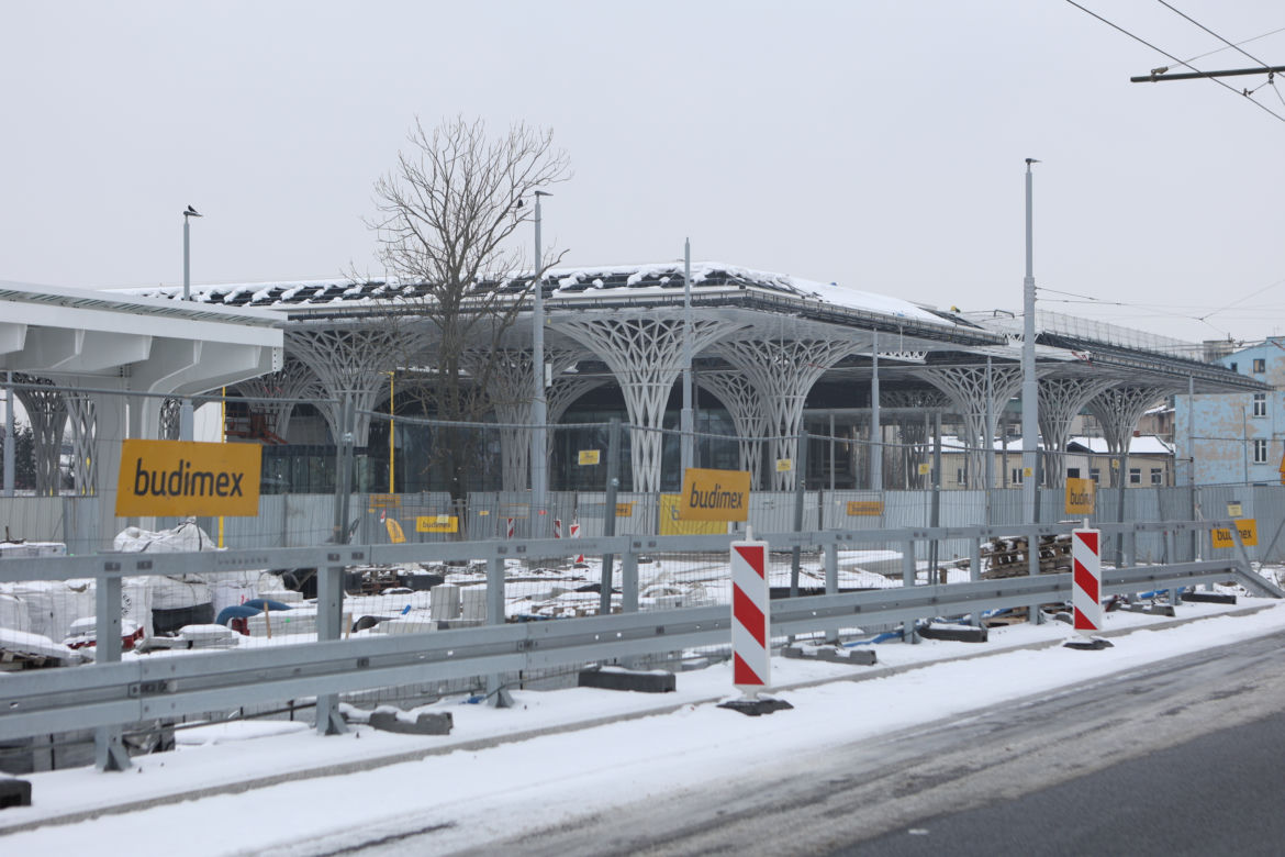 Budowa Dworca Metropolitalnego w Lublinie w zimowej odsłonie