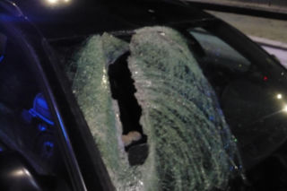 Lód z tira roztrzaskał szybę na S5. Dramat pasażerki. „Nie będzie widziała na lewe oko”