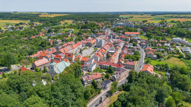 To jedno z najpiękniejszych śląskich miast. Jego ozdobą jest nie tylko rynek, ale też gotycki zamek