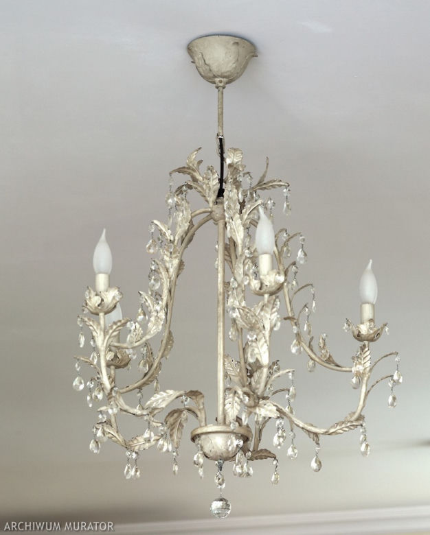 Lampa z motywem roślinnym