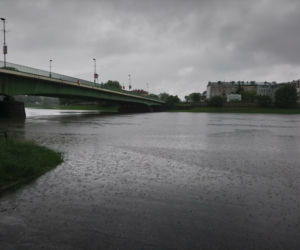Ulewy w Krakowie 23.05.2019: Wylała Wisła, zalane są bulwary