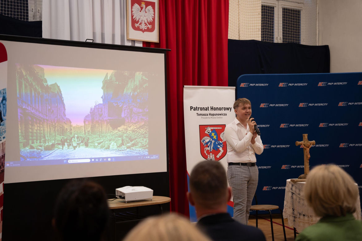 Rozpoczęcie roku szkolnego w siedleckiej "Kolejówce" było obchodzone w tym roku z wyjątkową pompą, bo połączono je z drugą uroczystością