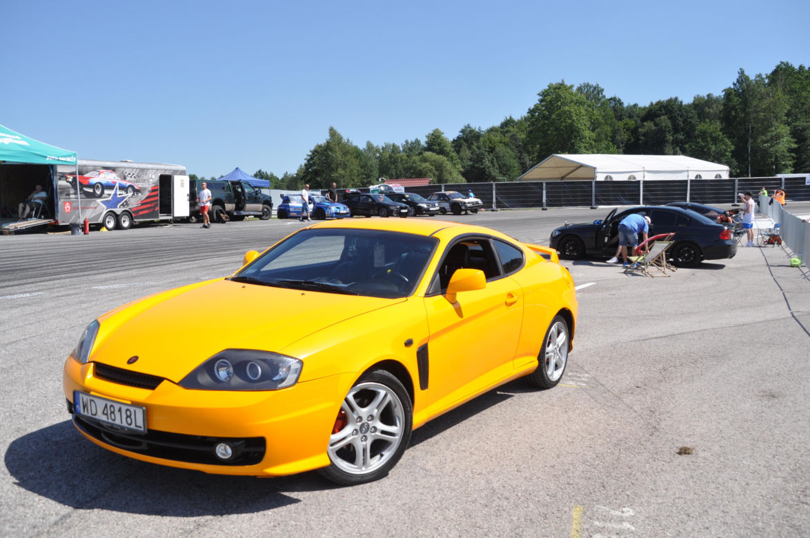 Auto Moto Fiesta 2023 na Torze Kielce. Dużo pięknych samochodów i pokazy driftu