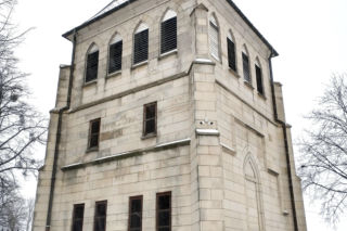 To jedno z najpiękniejszych miast w województwie łódzkim. Jest też jedną z najstarszych osad w Polsce