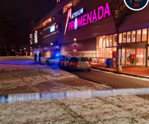 Ukradli pieniądze z auta. Policja szuka sprawców