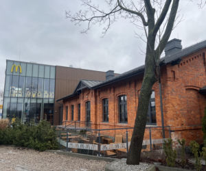 Nietypowy McDonald's przy ul. Radzymińskiej w Warszawie