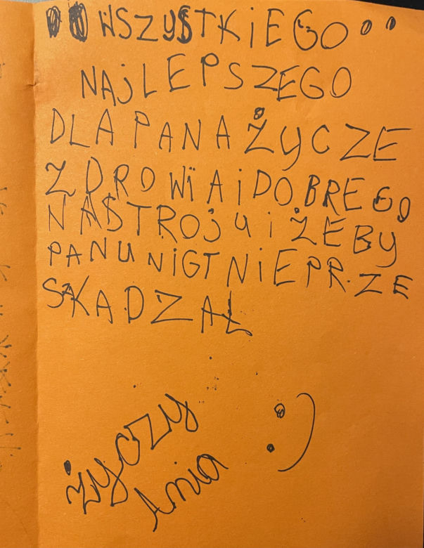Ksiądz Grzegorz Kramer pokazał rysunki od dzieci, Róża Thun nie wytrzymała