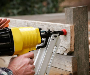 Jak zbudować prosty kompostownik drewniany?