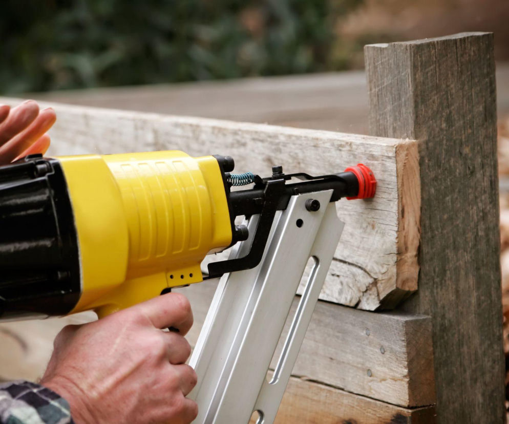 Jak zbudować prosty kompostownik drewniany?