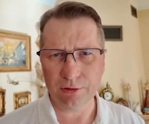 W takich warunkach mieszka Czarnek. Tak dom wygląda w środku