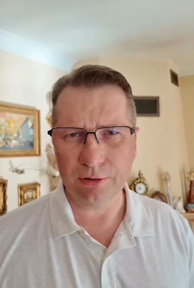 W takich warunkach mieszka Czarnek. Tak dom wygląda w środku