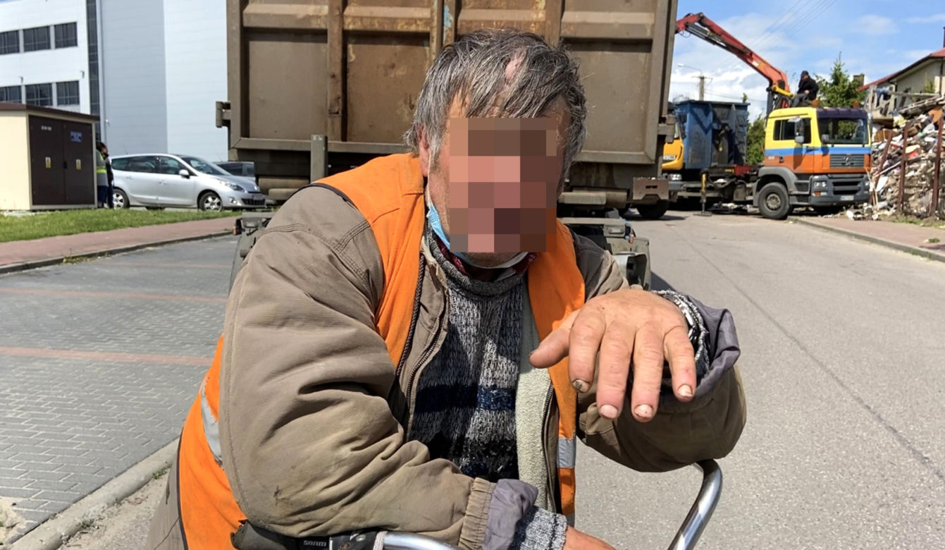 Wójt Piątnicy (woj. podlaskie) likwiduje niebezpieczne składowisko odpadów na prywatnej posesji