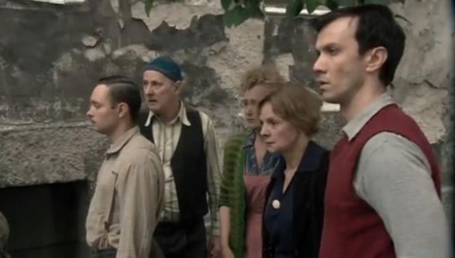 Czas honoru 7 sezon odc. 3. Helena (Ewa Wencel), Gruszecka (Katarzyna Żak), Skwarczyński (Piotr Skarga)