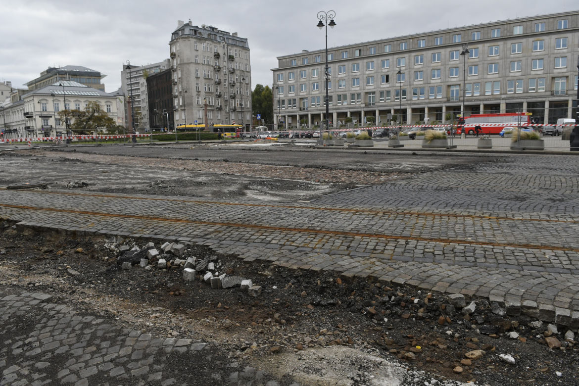 Zaasfaltują Plac Trzech Krzyży żeby go za kilka lat znów rozkopać 