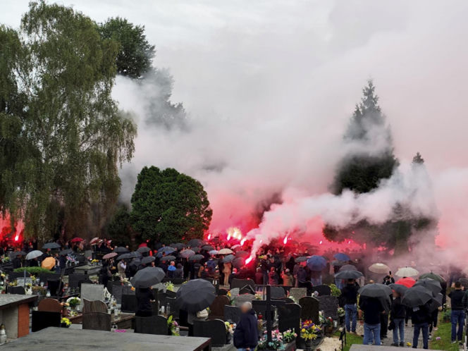 Tłumy ludzi pożegnały zamordowanego kibica w Krakowie