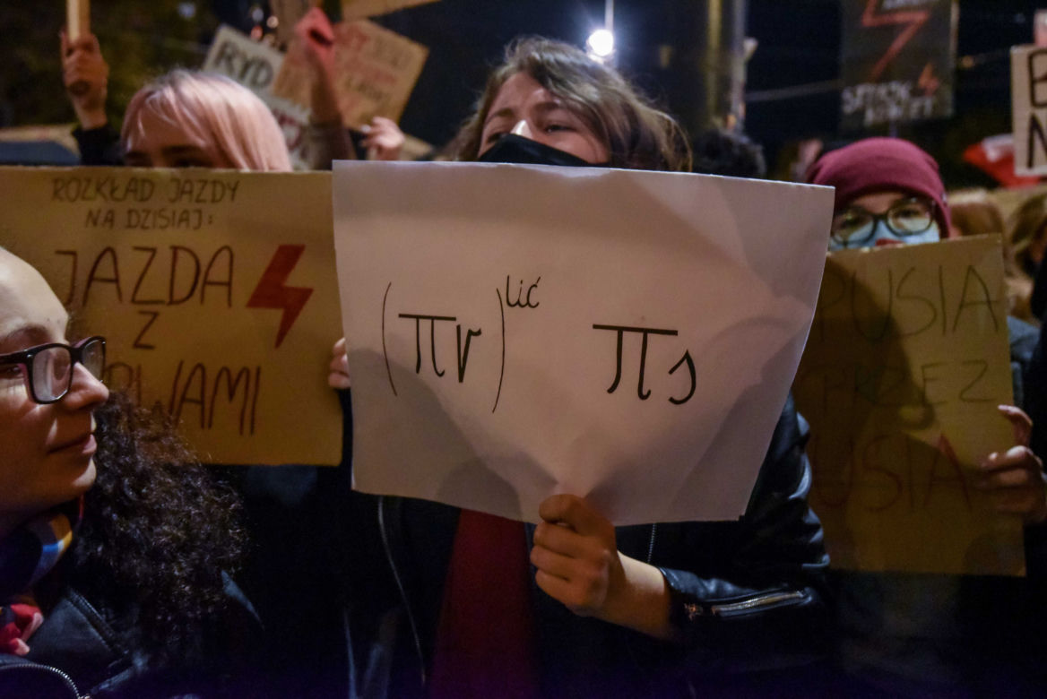 Strajk kobiet w Toruniu. Tańce, straż pod kościołem i wiele więcej - środa (28.10.2020)