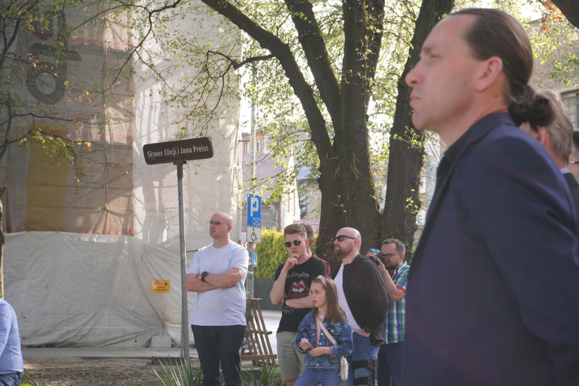 Henryk Łabędź spotkał się z mieszkańcami Tarnowa na skwerze Alicji i Jana Preiss