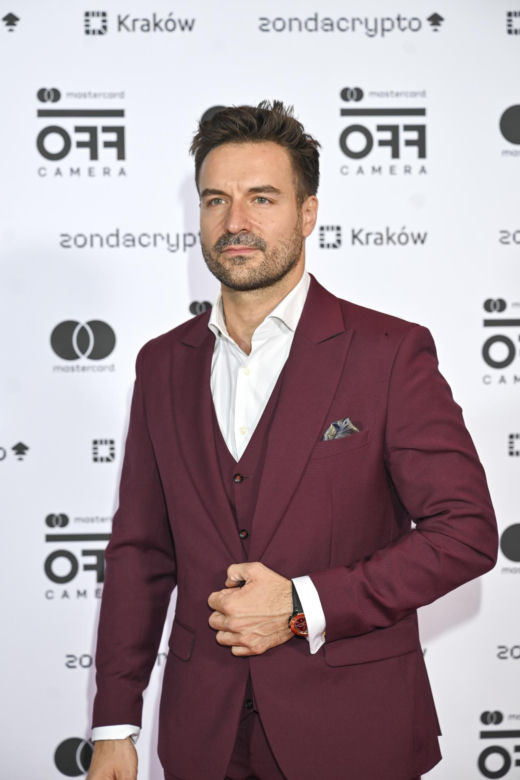 Piotr Stramowski miał zupełnie inny plan na życie. Dziś jest jednym z najbardziej rozpoznawalnych polskich aktorów