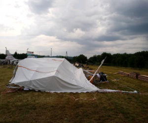 Ostrów: Chwile grozy na festynie, zawalił się dach sceny